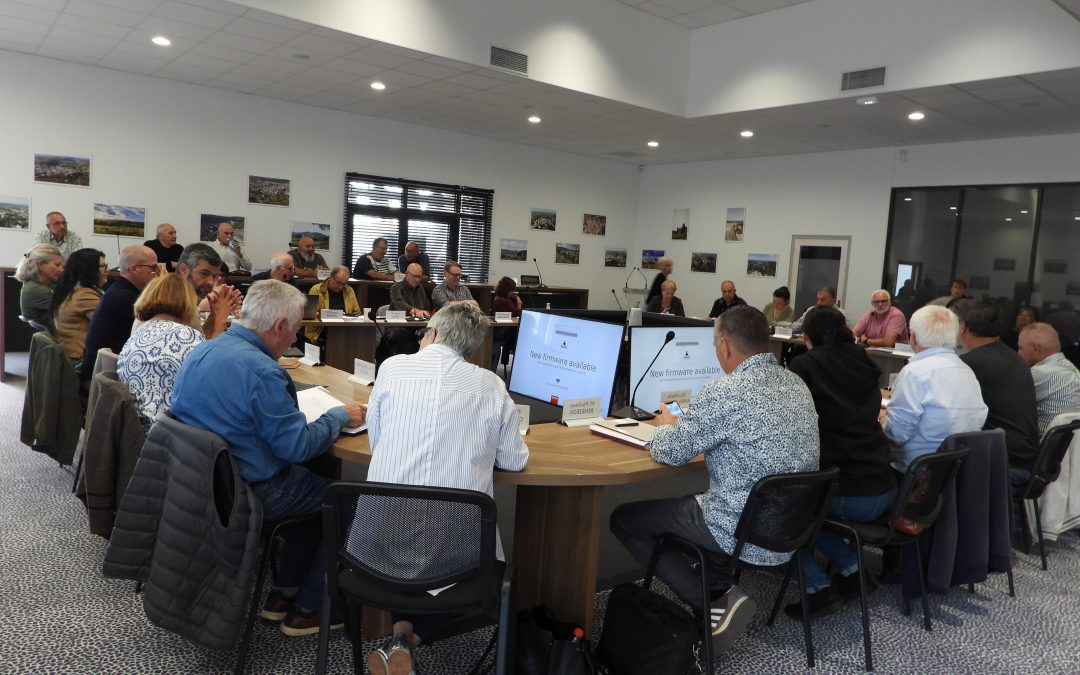 Conseil communautaire :  Les Avant-monts accélèrent sur l’habitat, les mobilités et le commerce local